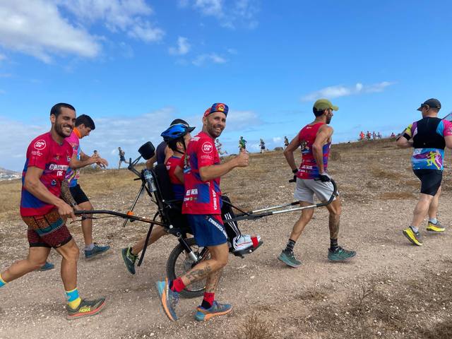 En plena carrera del Chanchullo Trail, ¡pulgar arriba!