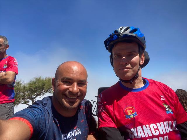 Selfi de cumbre con el Chanchullo Trail