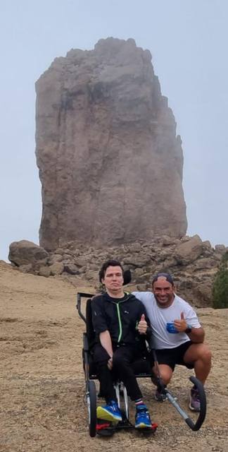 A los pies del Roque Nublo: ¡lo conseguimos!