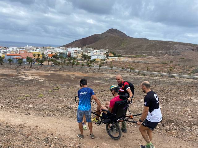 Bajando hacia el pueblo al final de la ruta