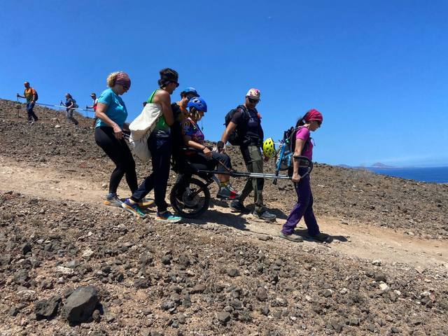 Bajada en equipo por el sendero